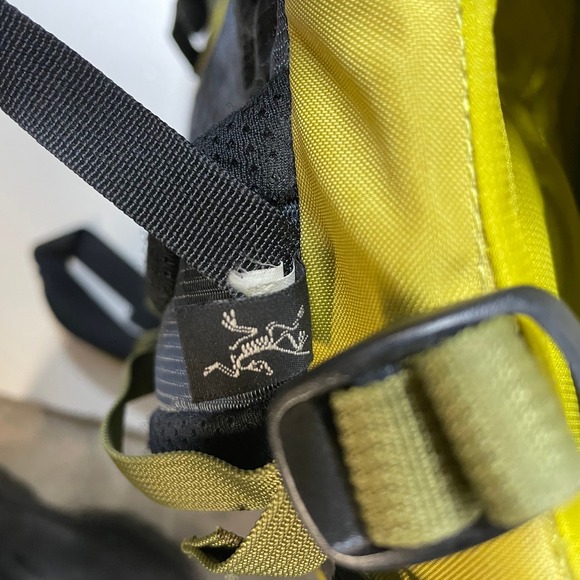 Arcteryx Axios 35 Backpack Citron Green Hiking Trekking Daypack Mens Womens - Picture 7 of 9